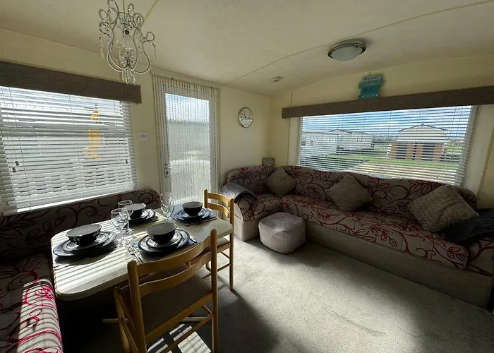 Golden Palm Resort - The Oasis - Coastal Caravan Breaks