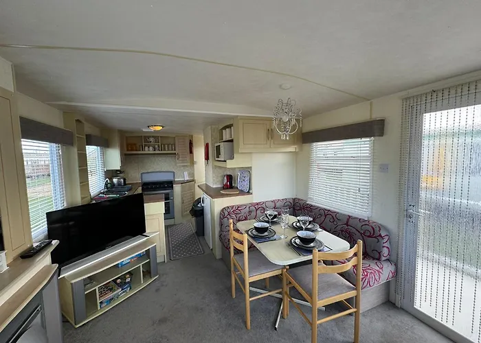 Golden Palm Resort - The Oasis - Coastal Caravan Breaks