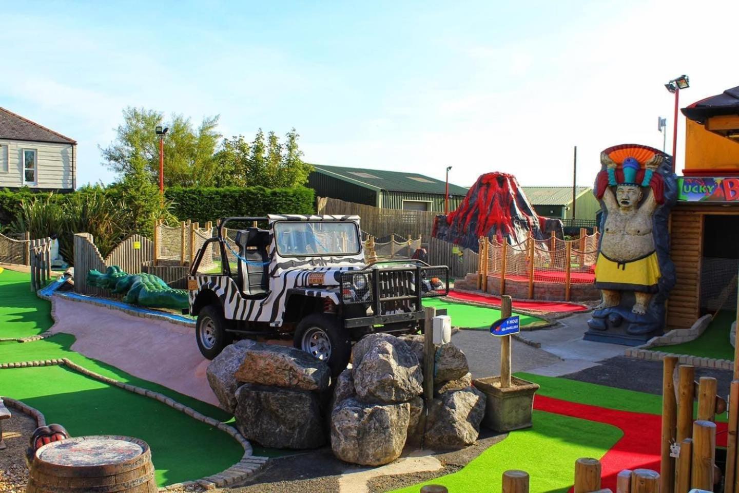 Golden Palm - The Oasis - Coastal Caravan Breaks Campsite