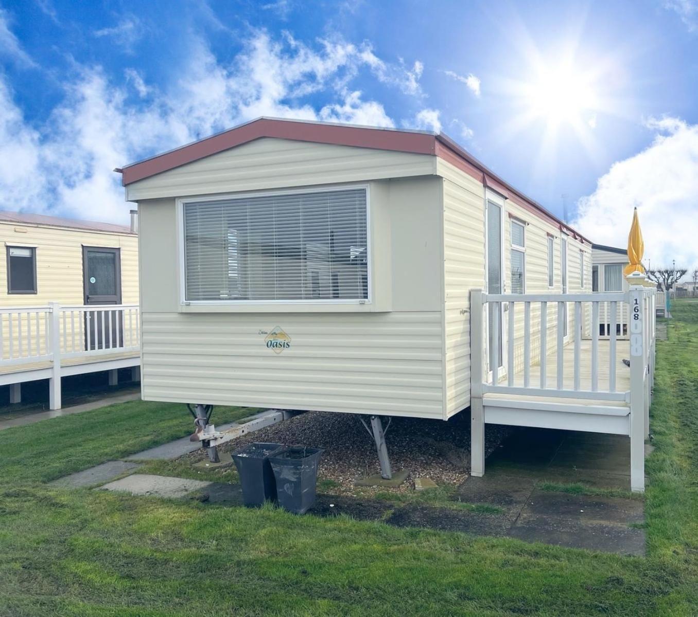 Campsite Golden Palm - The Oasis - Coastal Caravan Breaks
